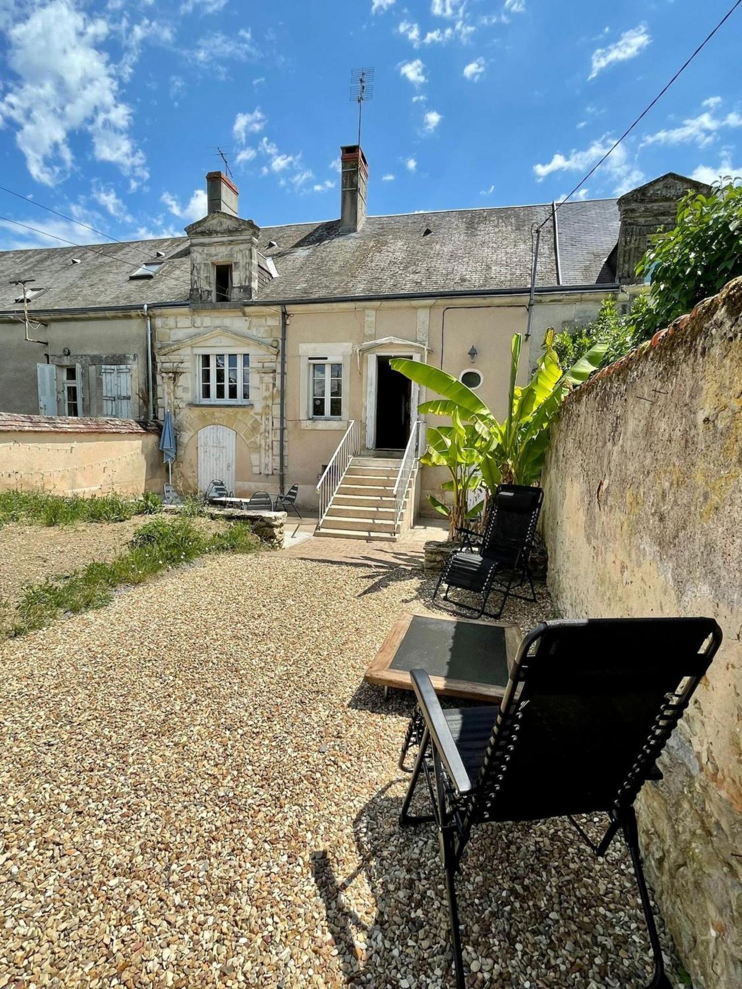 Les Anciennes Ecuries Du Chateau Vatan 外观 照片